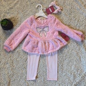 NWT btween 3 pieces  for girls size 3T